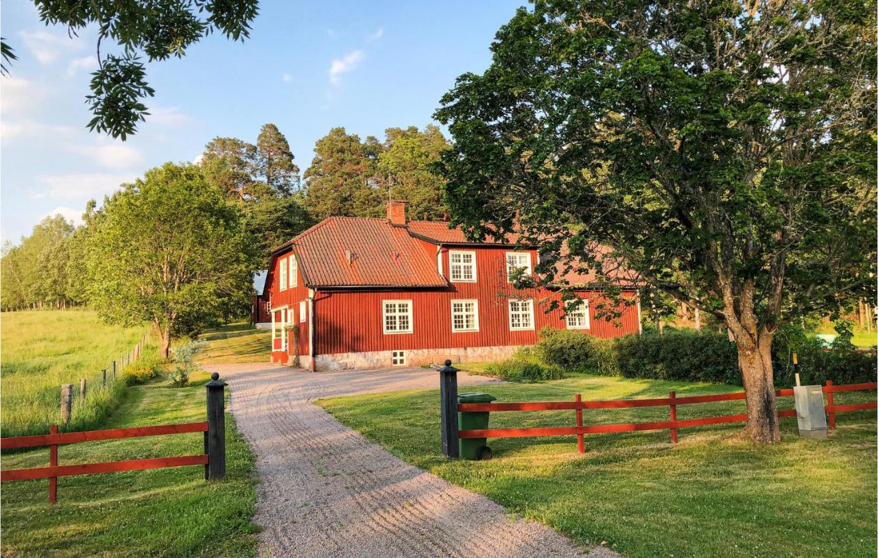 Nice Home In Mantorp With Kitchen Exterior foto